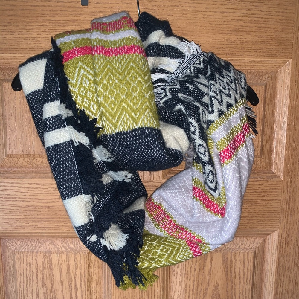 Women’s blanket scarf